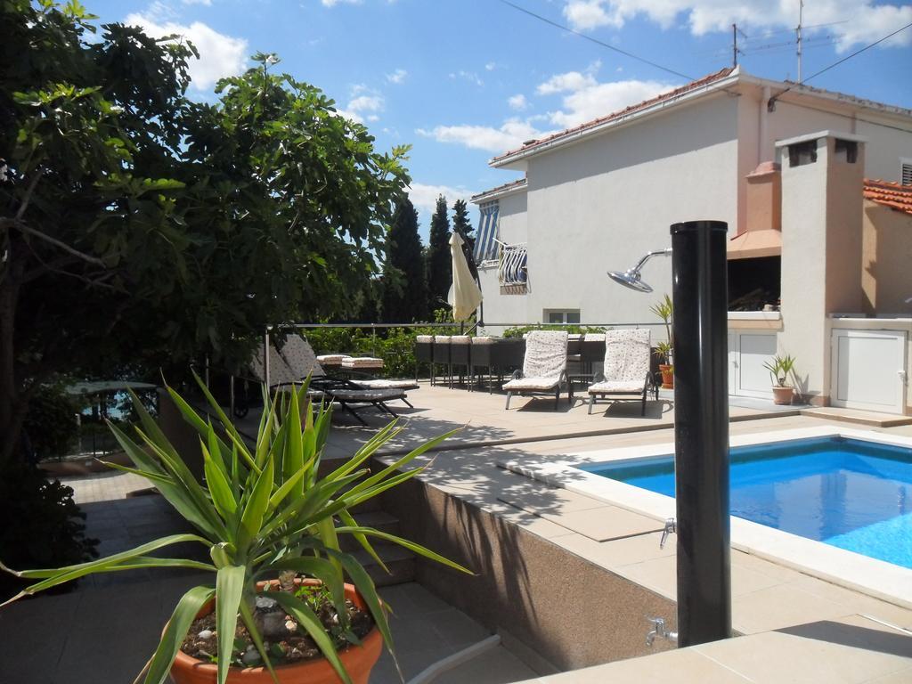 Apartments Villa Natali - Heating Pool Трогір Екстер'єр фото