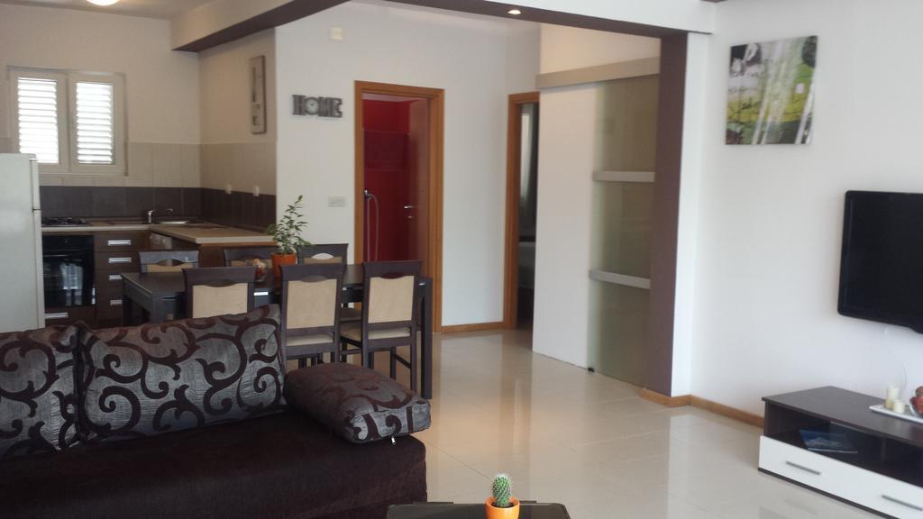 Apartments Villa Natali - Heating Pool Трогір Екстер'єр фото