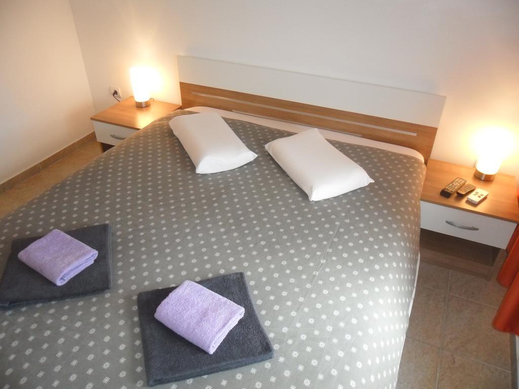 Apartments Villa Natali - Heating Pool Трогір Екстер'єр фото