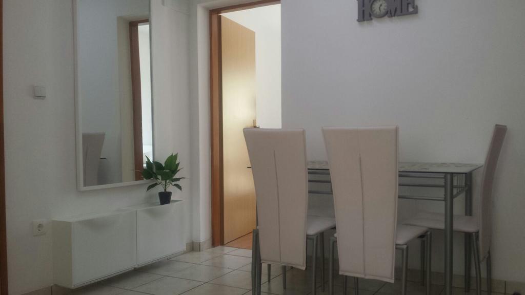 Apartments Villa Natali - Heating Pool Трогір Екстер'єр фото